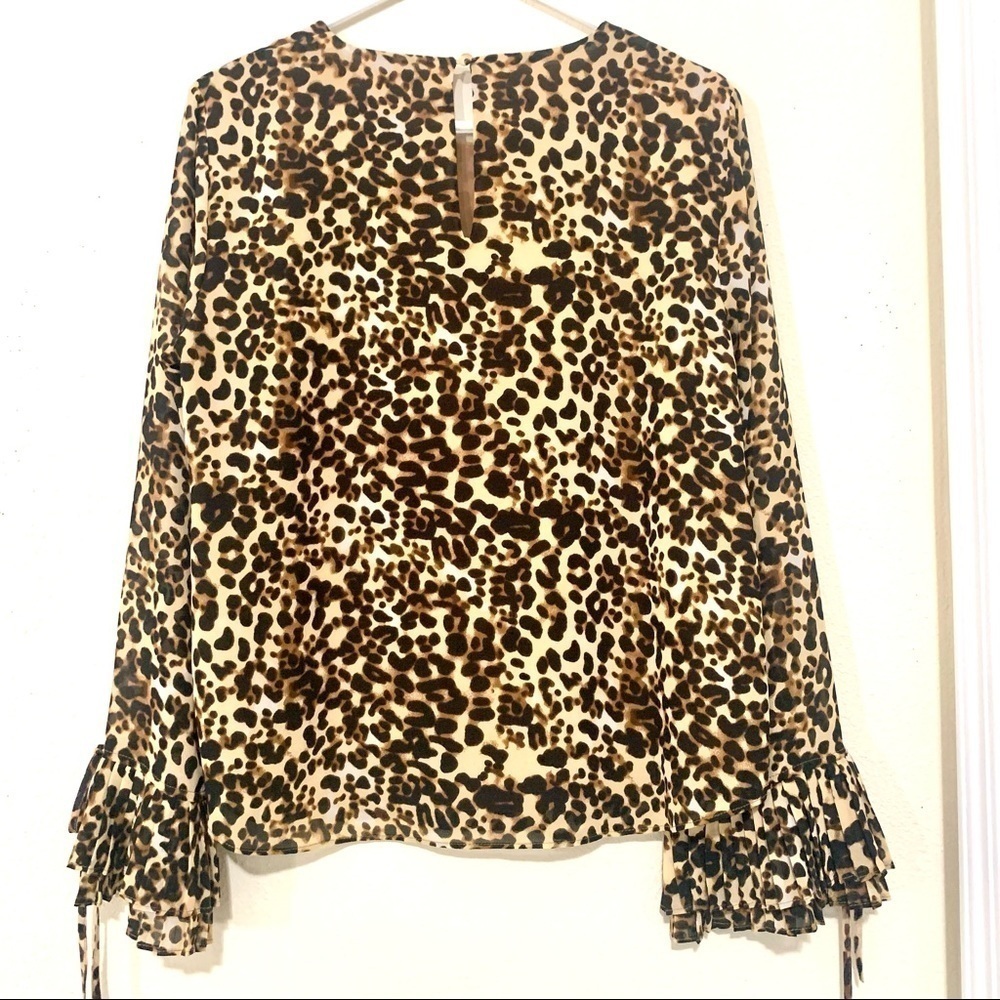 ROSE & OLIVE leopard prints pleaded sleeves with bow blouse women’s size M - Picture 6 of 9